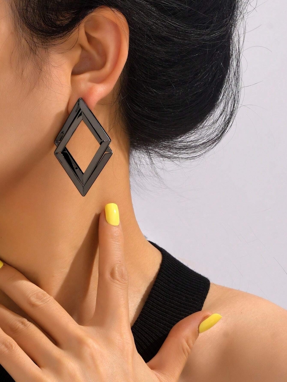 Geometric Open Diamond Drop Earrings in Black